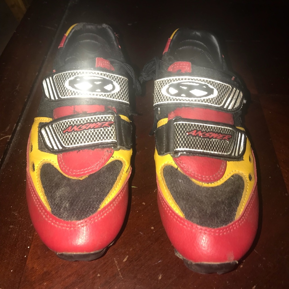 Mountain bike shoes